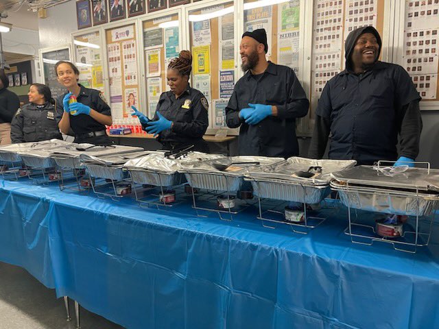NYPDPSA8's tweet photo. Coming together is a beginning. Keeping together is progress. Working together is success. Thank you Tenant Association President @Monique49930804 for bringing our command that much closer with delicious catered food and an uplifting prayer. https://t.co/p5f0BmnPYt