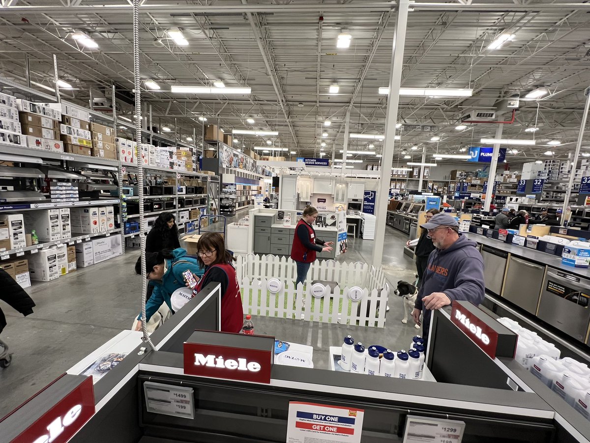 forcefedgti's tweet photo. Weekending at @Lowes! Come bring your pups and check out the new @MaytagCare Pet Pro washer. #weekendingatlowes https://t.co/Dq9tc58BXg