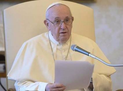 El papa Francisco envió hoy un mensaje al pueblo de Cuba, en ocasión del aniversario 25 de la visita de Juan Pablo a la Isla.
“... gracias por ese ejemplo de colaboración y ayuda mutua que los une”.  #DeZurdaTeam