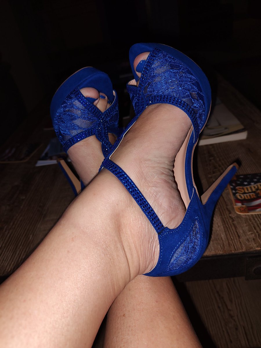 FootgoddessH's tweet photo. These feet are ready. Come see them.#trampling #footfetish @NEFlafootevents https://t.co/Zj897UE1zi