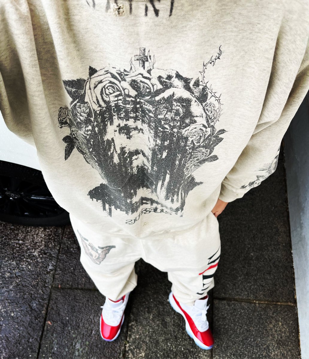 sneakermafia777's tweet photo. Saint Mxxxxxx × Vlone⛩️
Dior💎
Nike Air Jordan 11 Varsity Red👟✨
@nike 👑
#saintmichael
#vlone
#dior
#airjordan11
#varsityred
#inmyjs
#still
#SNKRSKickCheck #snkrskickcheckjp #yesnike
#kickstagram #igkicks #igsneaker #snkrpic
#sneakerhead #sneakergram #kickstagram https://t.co/MOBT7oq62M