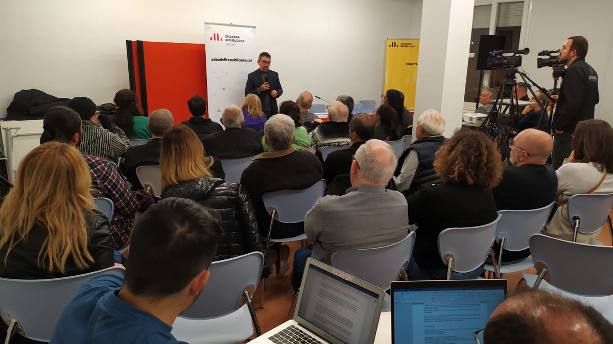 GabrielFerDiaz's tweet photo. Debat a #CaNOriac: «Drets laborals de les persones migrades». Gràcies, @_Maria_Dantas_, @carlesbert, @eunicepiula i tothom que ha contribuït a fer-ho possible. Compromesos amb un #Sabadell on l'important no sigui d'on venim, sinó cap on volem anar plegats!
🟨 #LAlcaldeDeLaGent https://t.co/i5iF694oHY