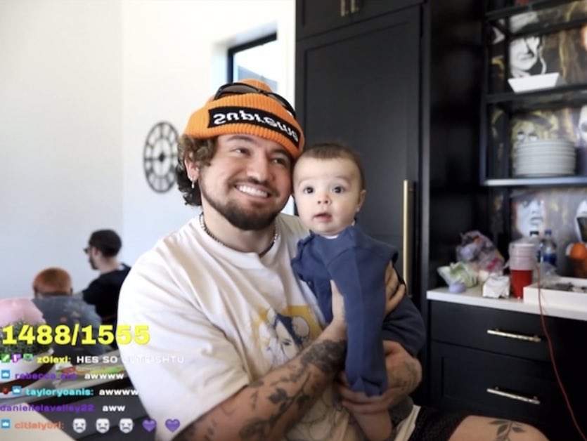 CamboysSupport's tweet photo. the boys with baby easton is too precious https://t.co/g85P4rhSP3
