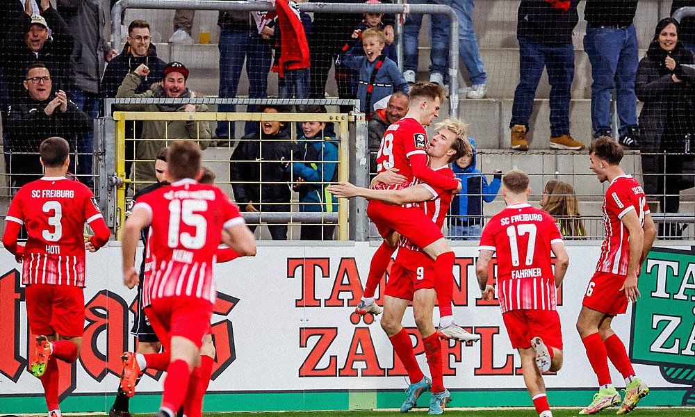 FreiburgARG's tweet photo. ⏹️ EMPATE EN EL ÚLTIMO MINUTO
🔴 SC Freiburg II 1-1 SC Verl ⚪
⚽ Sapina (70') (P), Breunig (90+4')
📋 Sauter; Treu, Hoti, Barbosa da Silva, Makengo; Fahrner; Stark, Wiklöf; Baur, Vermeij, Lee
🔼 Rosenfelder, Breunig, Furrer, Kehl, Guttau
#SCF | #SCFU23 | #SCFSCV https://t.co/8b2jlLBgAw