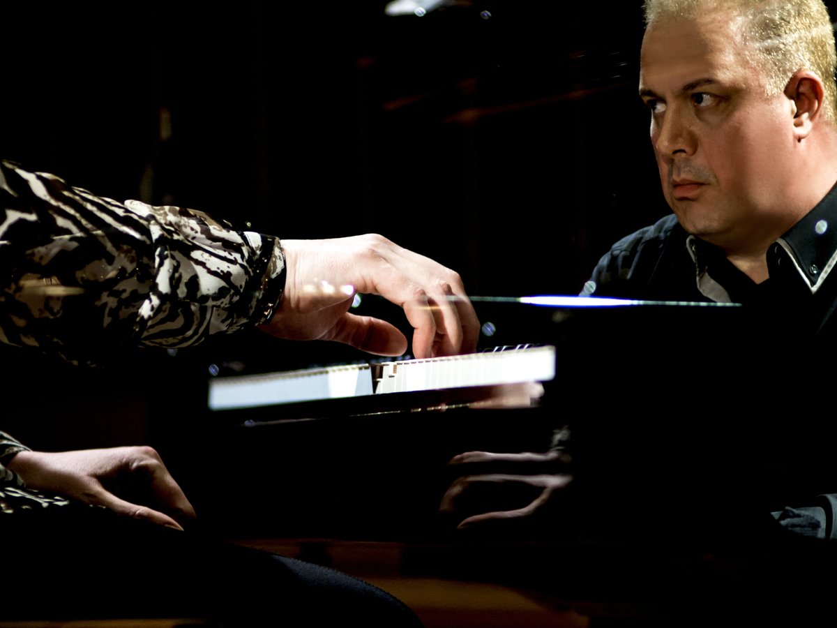 GenovaDimitrov's tweet photo. Concert impressions by Rolf Schöllkopf 
#GenovaDimitrov #AtConcert #pianoduo #klavierduo #duodepiano #piano #klavier #pianists #live #recital #radio #Debussy #Reinecke #Rachmaninoff https://t.co/NEZ43kfZfA