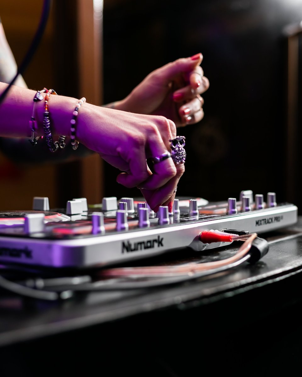 RenHotelsCCS's tweet photo. Todos los jueves y viernes puedes venir y disfrutar de nuestros After Office a partir de las 5 pm, con exquisitos cocteles, buena música y tu mejor compañía. https://t.co/9bWw1twBGQ