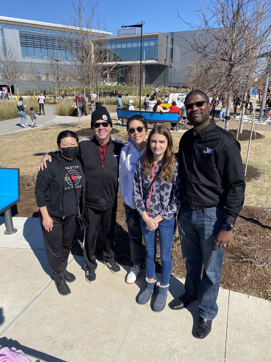 aprilsmithbrown's tweet photo. New Alief Neighborhood Center Grand Opening! @DrTLSha @AliefMSlibrary https://t.co/JQp54cGzg8