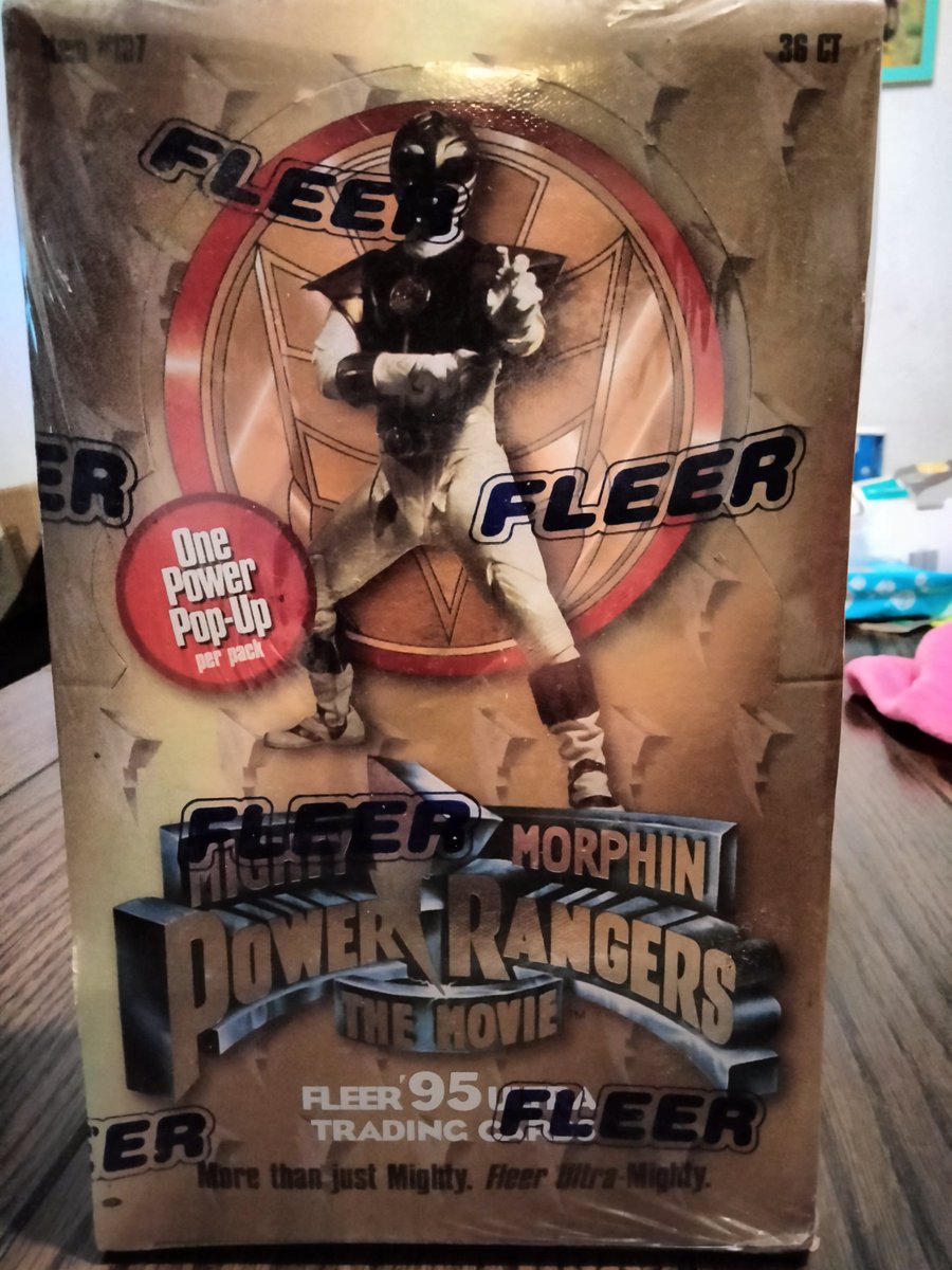 Smokeyx89's tweet photo. So this gem finally came in the mail so pumped!! #powerrangers #morphingtime @MellieStreamz https://t.co/5SSvwp9MBE