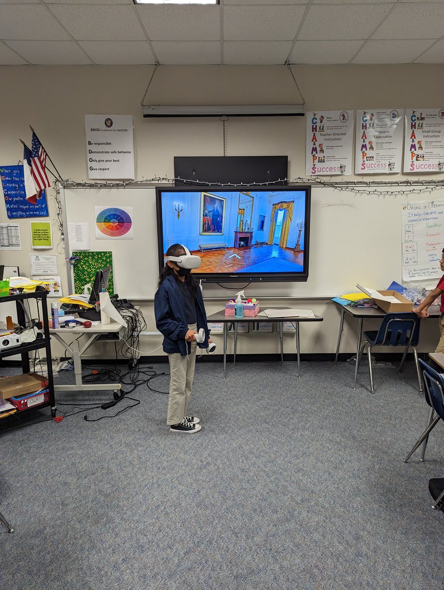 Mr_DyeBudewig's tweet photo. After discussing The White House in social studies we went on a field trip to get a better look at it. Students loved it! #futureofteaching #vrteaching @budewigbulldogs @AliefISD https://t.co/PKa9kytqXS