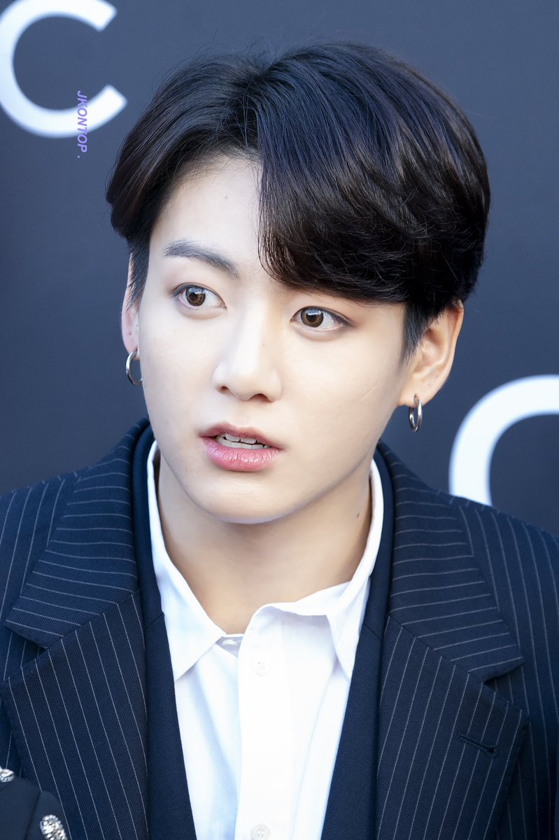 방모닝이에욤😊😊
요긴 오늘도 날씨가 구리네욤🤣
열툽하느라 고생들 많으신데..
오늘도 홧팅입니다💜💜

I vote #LeftandRight for #BestMusicVideo at #iHeartAwards