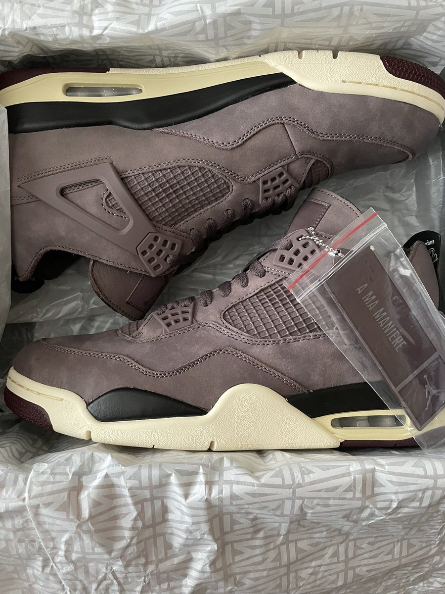 tradefades's tweet photo. Ayyyyyy, finally secured 🤗 still gotta run em through legit n check check but these things are cllleaaannn #amm4 #Jordan @Jumpman23 @nike #amamaniere https://t.co/74l98nQiyC