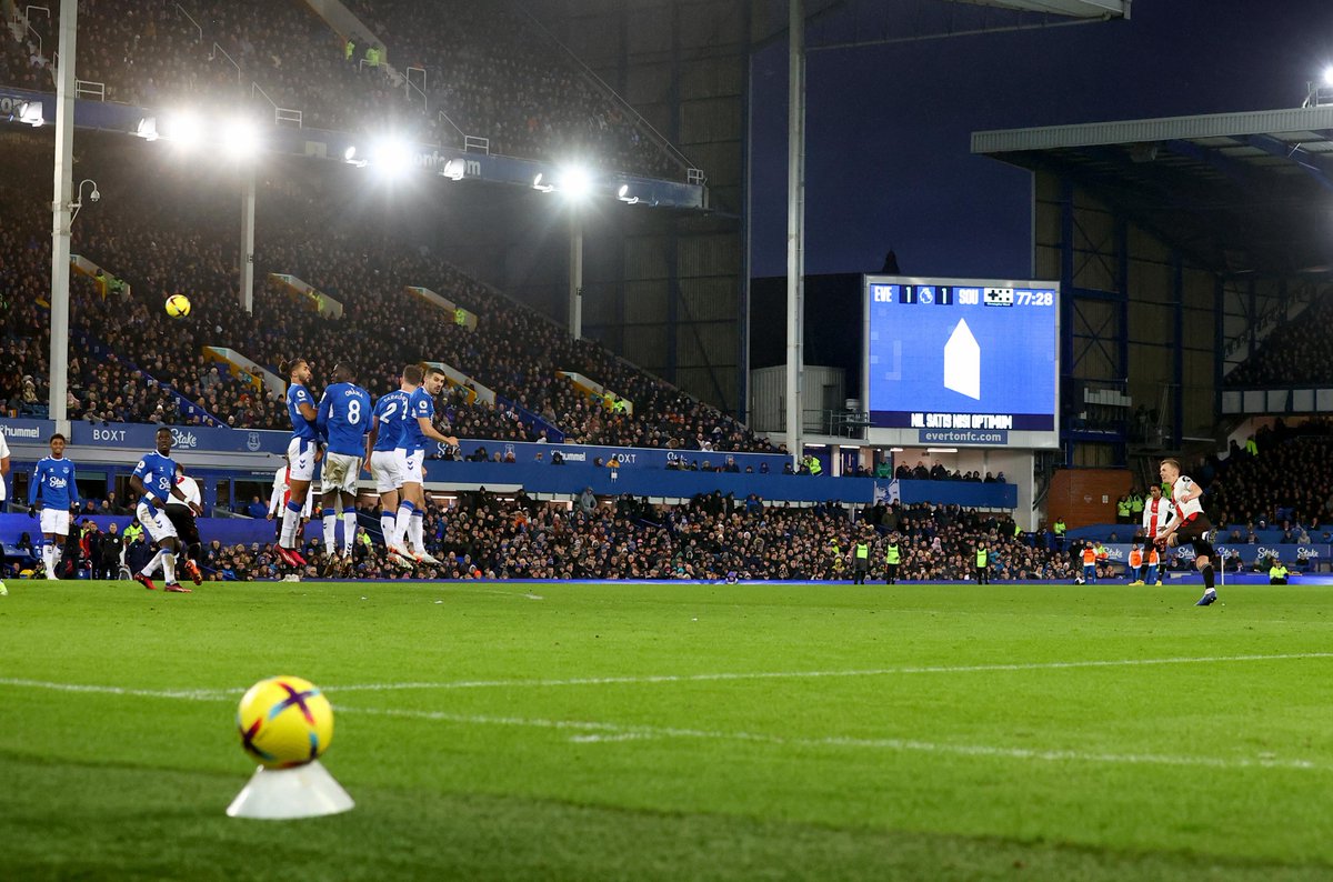 1️⃣8️⃣ David Beckham
1️⃣6️⃣ James Ward-Prowse 👀

<a href="/SouthamptonFC/">Southampton FC</a>'s set-piece specialist doing what he does best! 🎯

#EVESOU