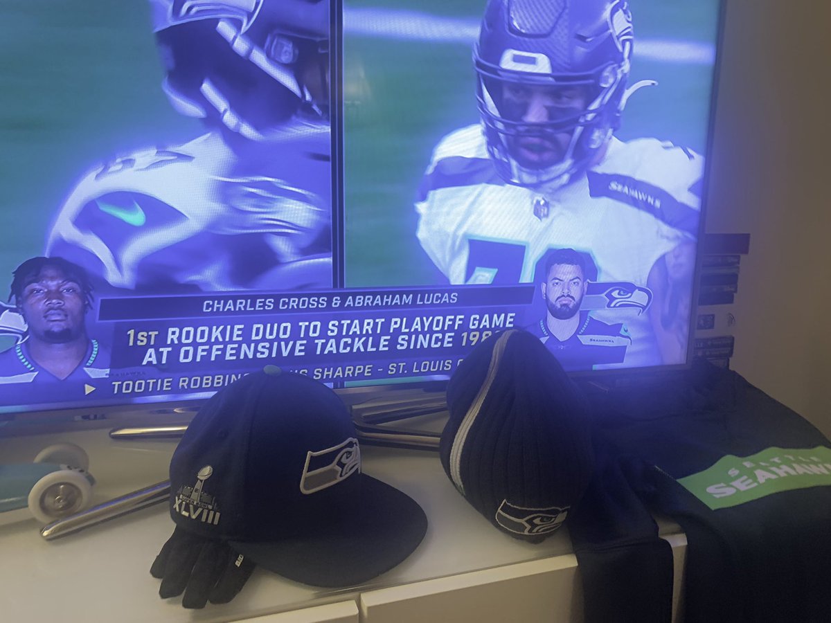 ScienceDeeJay's tweet photo. #lequipeNFL allez les Seahawks ! Merci l’équipe NFL ! https://t.co/DIQHVecYdh