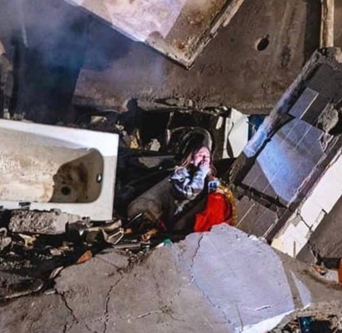 The woman is 23 years old. In September she lost her love at war. Now she lost her home. Her parents are still under the debris, she doesn't know if they survived.

Source and 📷: hromadske