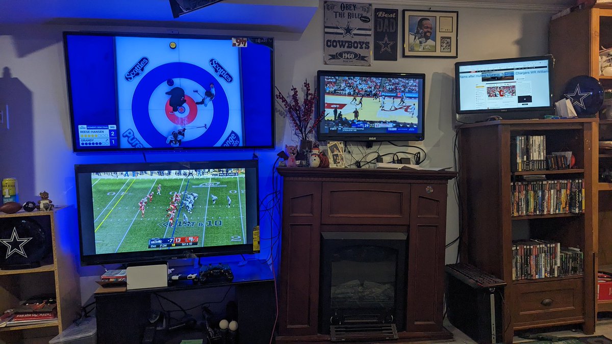 JeffGignac's tweet photo. Saturday afternoon in the #mancave
#SuperWildCardWeekend
#CollegeBasketball
#womenscurlingchampionship
#sportsticker
#food https://t.co/myhVXiVXfD