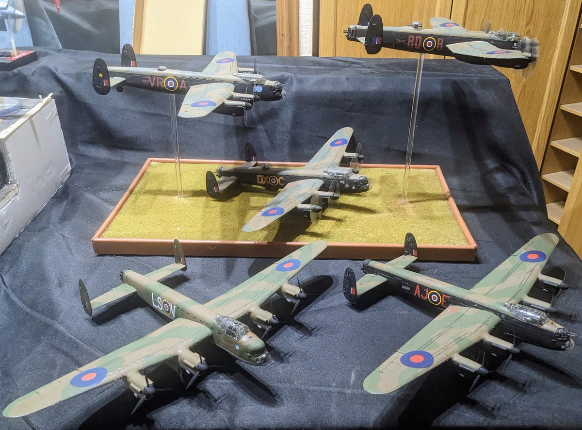 Burntime0101's tweet photo. More 2022 completions, this time the five @airfix Lancasters I built. Two B III 'Specials' (Dambuster and Grand Slam) and the 'Three Lancs' from East Kirkby in 2014. #virtualmodelshow https://t.co/R2FE3rC7aC