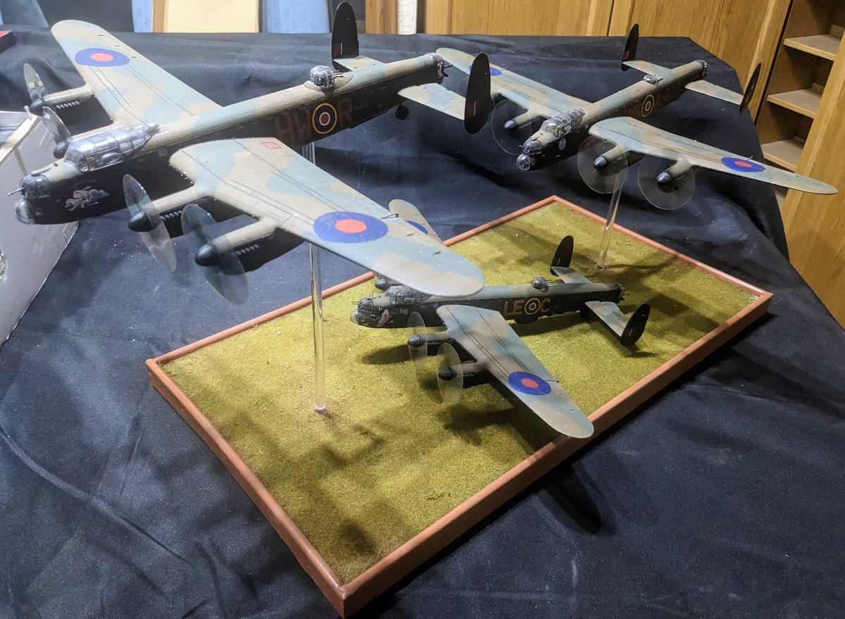 Burntime0101's tweet photo. More 2022 completions, this time the five @airfix Lancasters I built. Two B III 'Specials' (Dambuster and Grand Slam) and the 'Three Lancs' from East Kirkby in 2014. #virtualmodelshow https://t.co/R2FE3rC7aC