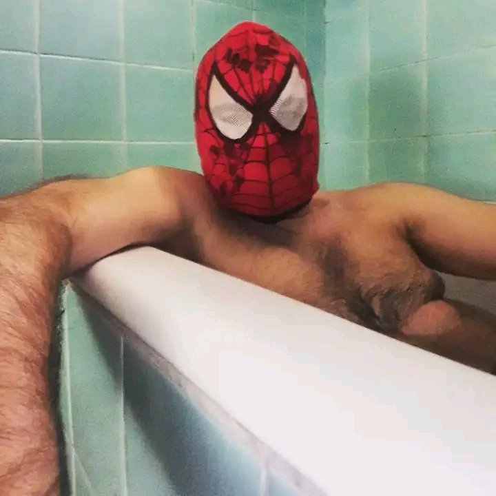 araniatuit's tweet image. Así es el 🌞 #Calor?! Calorete... No te tengo miedo.
#La_Araña_Porteña a falta de piletas mejor la #bañera #spiderman #teamverano2023