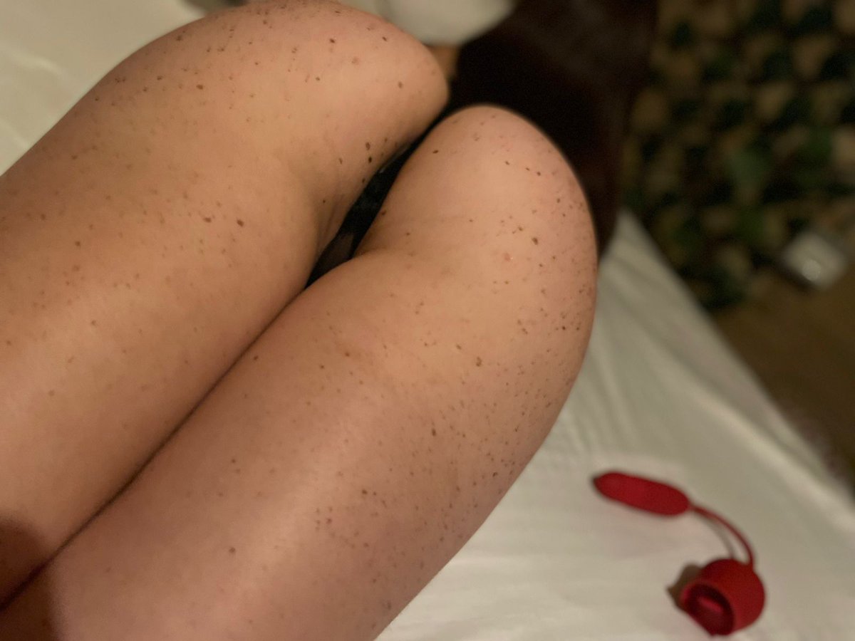 MedalloModels's tweet photo. Aquí algunas fotos en cama de nuestra sexy modelo @fresa_exo 
Si quieres conocer más de fresita click aquí 
https://t.co/tD6KfPjCQw
#Redheads #bedtime #onlyfans https://t.co/pyLNyhPen1