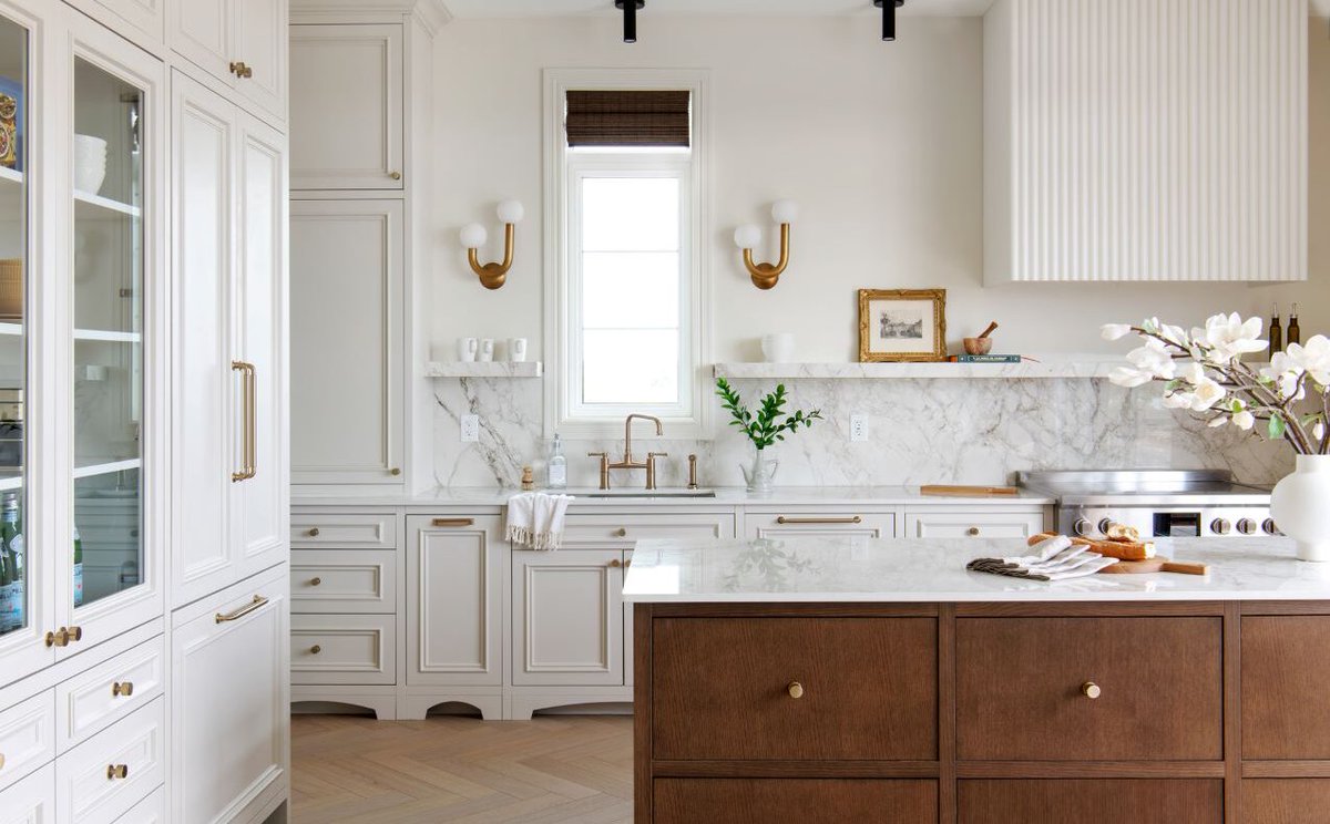 Congratulations to 
<a href="/TanyaCollinsInc/">Tanya Collins Design</a> <a href="/MintoCommOttawa/">Minto Communities Ottawa</a> and Irpinia Kitchens for being a finalist in the Best Production Kitchen  category at the #CHBAHousingAwards for their “Le Rêve” project! Best of luck!🤞 #GOHBA