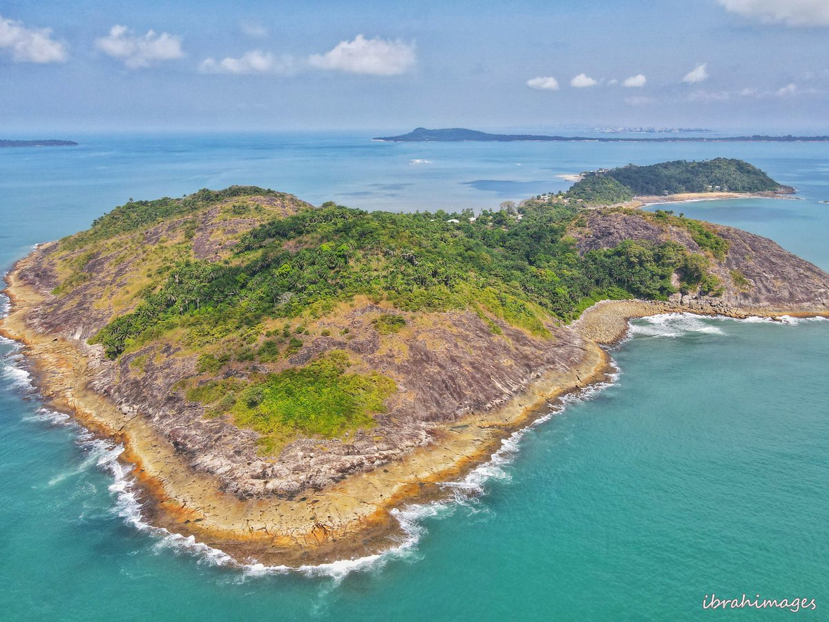 ibrahimhotep's tweet photo. ⚠️ Thread Tour de Guinée ⚠️ : 

Les îles de Loos 

Petit archipel au large de Conakry, formé de trois îles principales et quelques petits îlots. Désormais 6e commune de la capitale, elles constituent néanmoins un lieu de paradis et d'histoire loin du tumulte du reste de la ville https://t.co/lxowd1Uids
