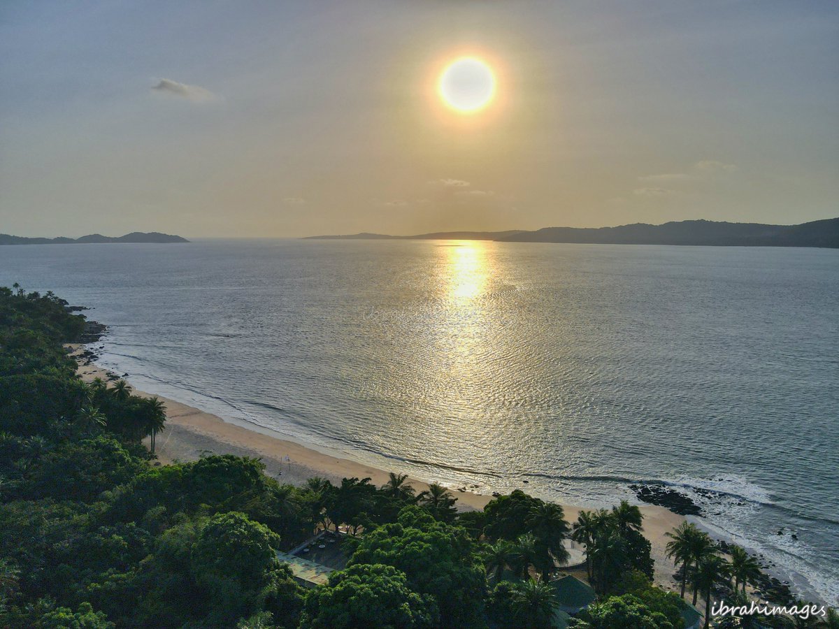 ibrahimhotep's tweet photo. ⚠️ Thread Tour de Guinée ⚠️ : 

Les îles de Loos 

Petit archipel au large de Conakry, formé de trois îles principales et quelques petits îlots. Désormais 6e commune de la capitale, elles constituent néanmoins un lieu de paradis et d'histoire loin du tumulte du reste de la ville https://t.co/lxowd1Uids