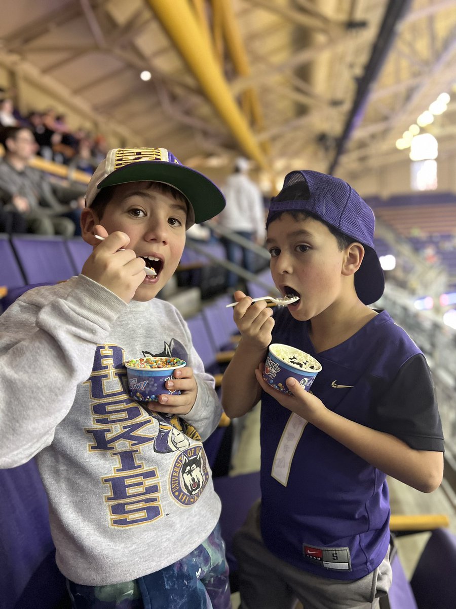 HuskyThrowbacks's tweet photo. Go Huskies! #TougherTogether https://t.co/PW7emRlTdJ