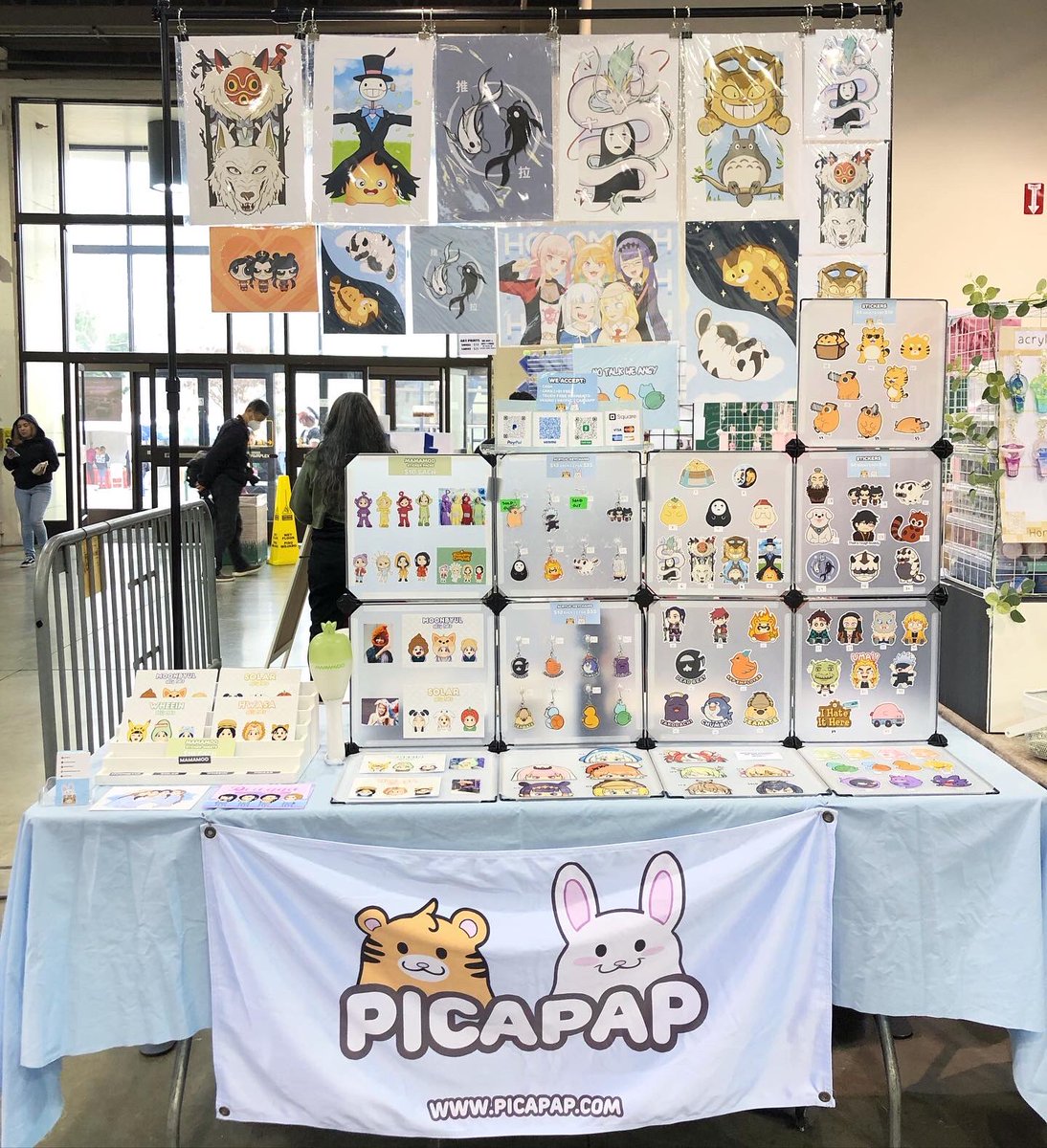 picapap's tweet photo. I’M BACK FROM THE DEAD at @kplayfest with some of my MAMAMOO merch! 

Come say hi at table K214 💃 https://t.co/htFQdHHXRp