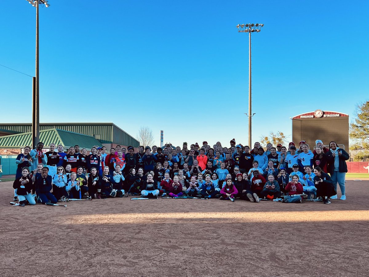 RyanIamurri32's tweet photo. ARE YOU KIDDING ME!? That was fun. 200 girls absolutely made my day today. The future of 🥎 is so bright! All 21 of our @AlabamaSB worked and I couldn’t be more proud and thankful to call them ours. I’m fired up 🔥 https://t.co/Y3S5fQsKz6