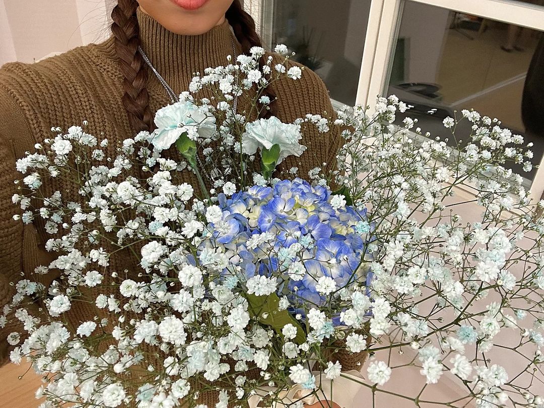 diawings's tweet photo. 230115 Cheonghae (cdhae81100) Instagram update:
"The purple bouquet is so pretty💙"
#DIAWINGS #다이아윙스
#CHEONGHAE #청해 https://t.co/aSA1ODtiXu