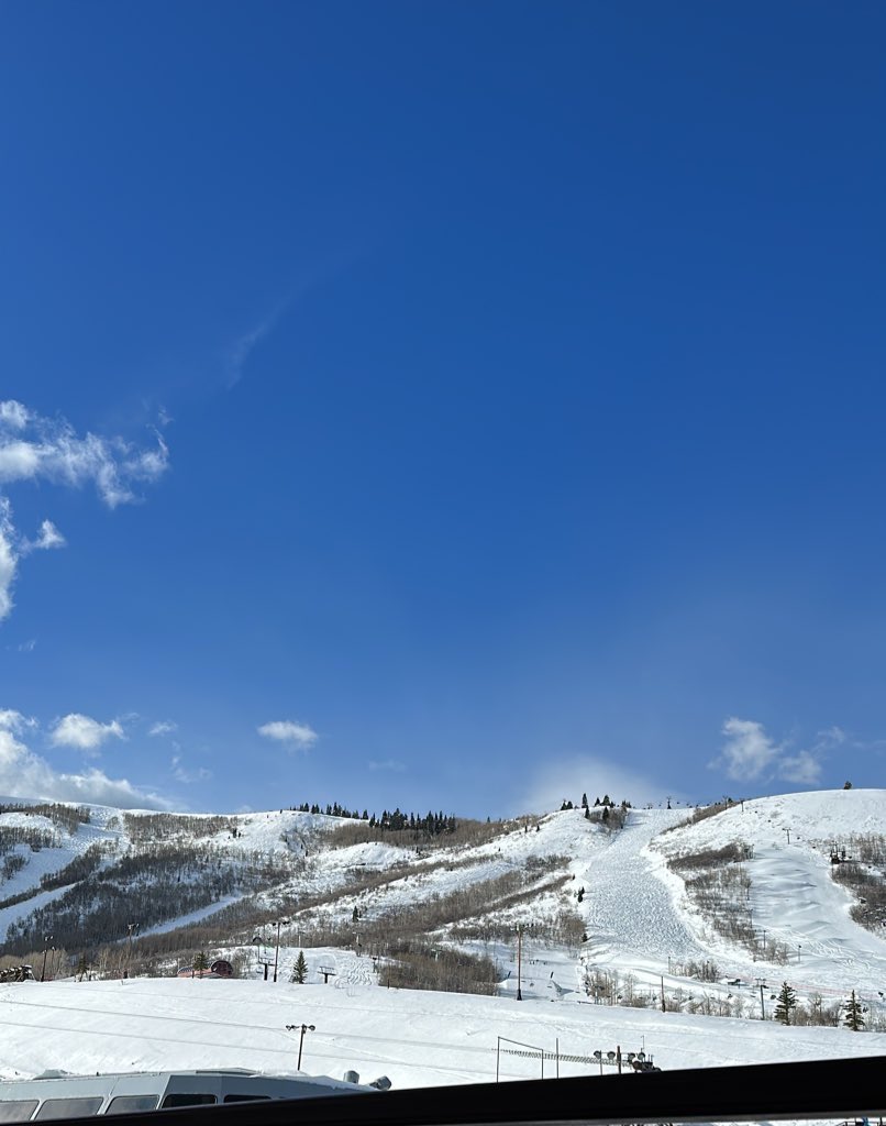 I don’t ski for lots of reasons but oh this is just beautiful. #parkcity #takethetrip