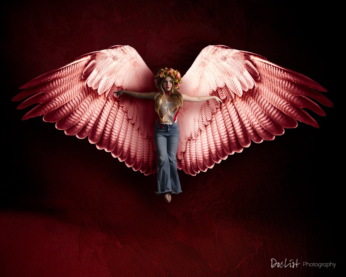 DocListPhoto's tweet image. Back after almost two years, this young woman has grown in skill and maturity. We had so much fun in this session. This image celebrates her Ukrainian origins and honors those who have suffered, struggled, and died.

#UkraineWar #Ukrainians #ukrainiangirl #dancer #ballerina