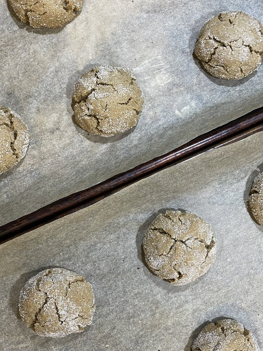 ArbeiterRichard's tweet image. Chewy Gingersnaps. Recipe by Melissa Weller. 

I don’t quite understand the alchemy that makes these so unbelievably soft &amp;amp; chewy &amp;amp; wonderful, but i am especially grateful to Melissa Weller for figuring it out. These are awesome ! 

#SaturdayKitchen
#WeekendBaking 

👨🏻‍🍳🥚🍪☕️🫖😊