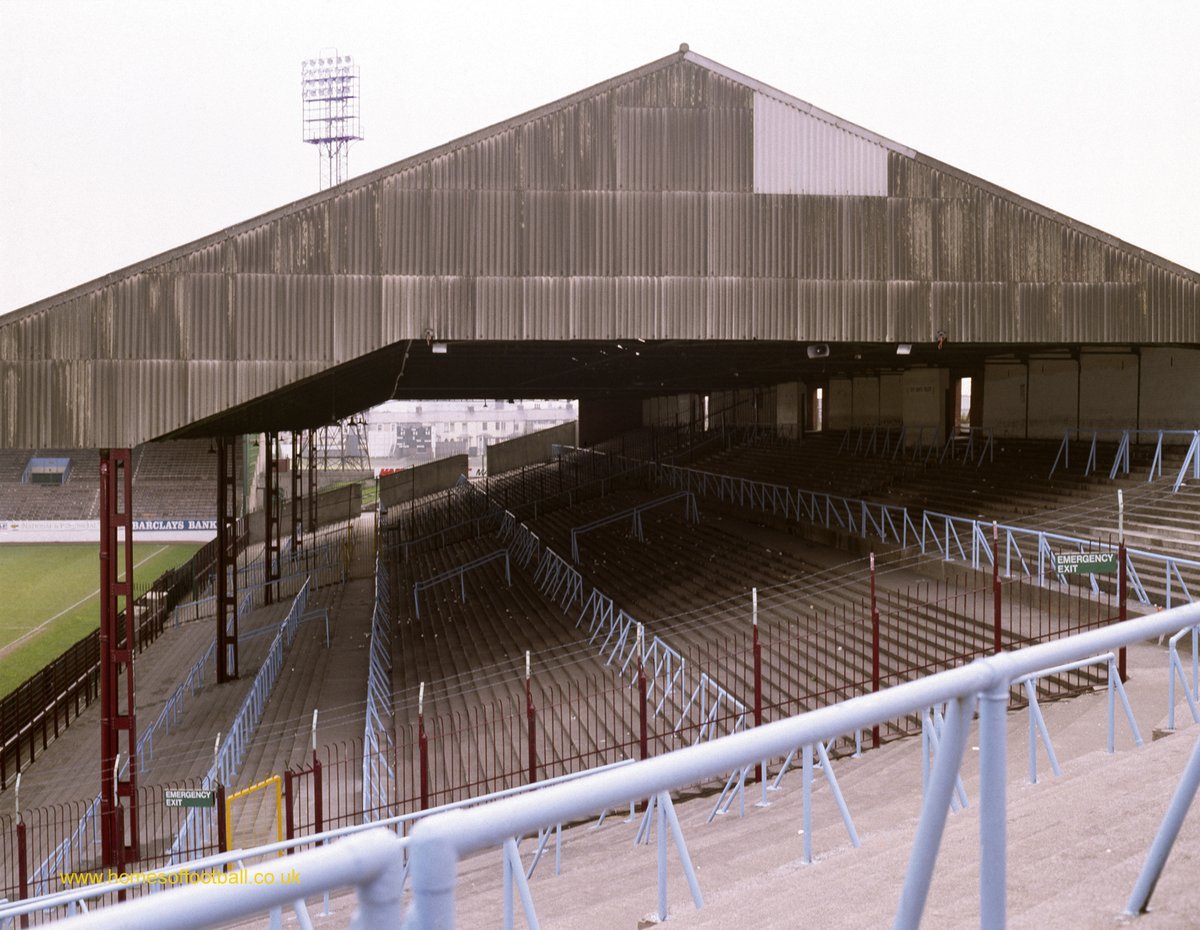 HOMESofFOOTBALL's tweet photo. #653 BURNLEY "THE OLD LONGSIDE" yr1990 
FotosOnFilm©stuartroyclarke

I'm going thru 800 contenders Yes the net gets bigger - for a DEFINITIVE 300 strong H.O.F. book 2024 - Do give me any of your insights to sway the crowd

(And you CAN buy the pics) https://t.co/PqaiSrEpA5