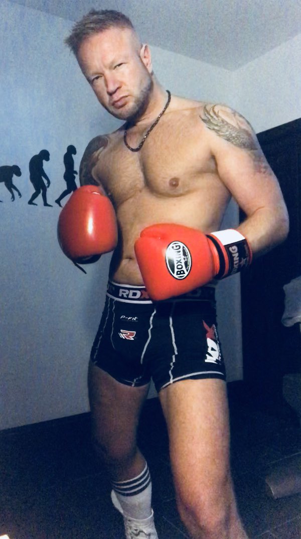 StuartFrance6's tweet photo. #gaybox #gaywrestle #gayfight https://t.co/HHrRIhpeGl