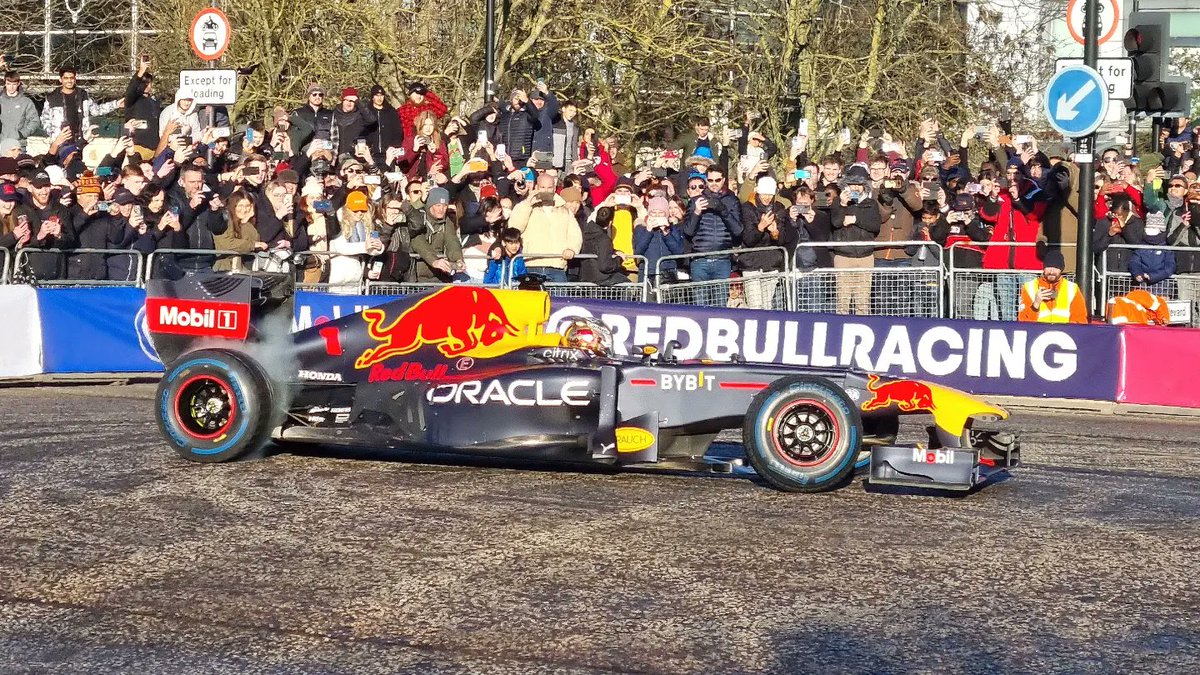 BarkyPhotos's tweet photo. Max Verstappen at the Red Bull homerun.
#redbull #redbullracing #redbullf1 #redbullhomerun #f1 #racing #motorsportphotography #motroracing #cars #carphotography https://t.co/BG9O2zixXq