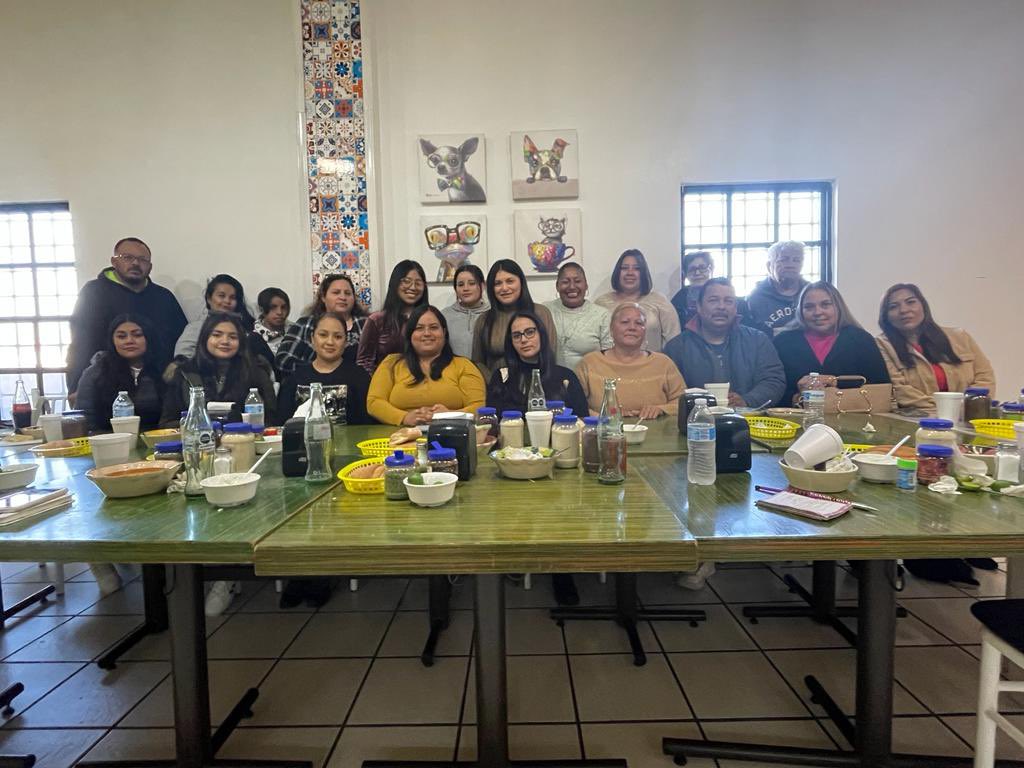 rocioglzcuu's tweet photo. Esta mañana desayuné un delicioso menudo con mujeres y hombres con un alto compromiso por Chihuahua y México 🇲🇽, tienen claro los tiempos que vivimos y estoy segura que en el Distrito 8 en Chihuahua #JuntosSomosMásFuertes #Distrito8FedCuu @diputadospan https://t.co/EOfLjRRFoB
