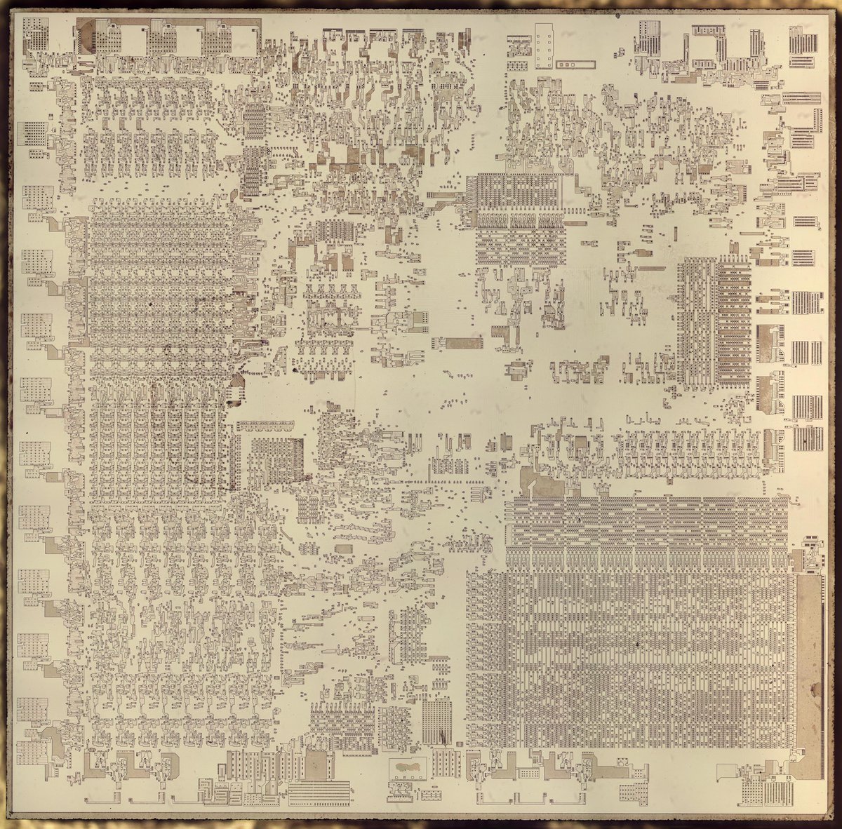 kenshirriff's tweet image. Everyone says the Intel 8086 processor has 29,000 tiny transistors. But I counted and found 19,618. Why the difference? It turns out that most counts include &quot;potential&quot; transistors as well as real ones. Let&apos;s take a look and find out why.🧵