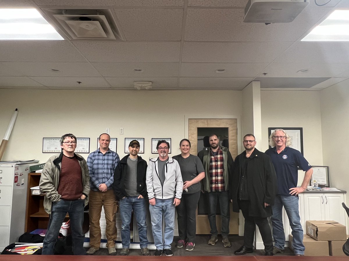 iamunioncanada's tweet photo. @IAMGVPDavid and @IAMGordFalconer meet with #iamaw456 #ExecutiveBoard in BC #SiteVisit 

@IAMGVPDavid et @IAMGordFalconer rencontrent le #ConseilExecutif de section locale #IAMAW456 en C-B https://t.co/eqO6hqVebA
