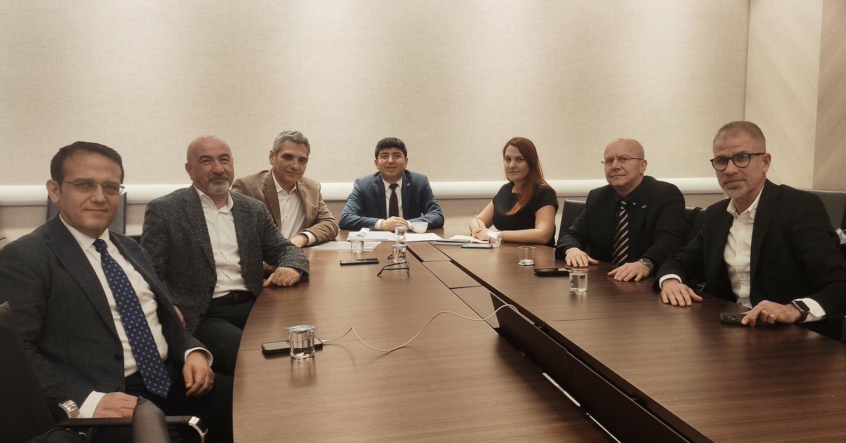 ☀️ <a href="/iyiparti/">İYİ Parti</a> Sağlık Politikaları <a href="/prfmuratkaraman/">Prof. Dr. Murat Karaman</a> Bşknlığında #SerbestHekimlikPlatformu ile bir araya geldik. Sağlık sisteminin &amp; muayenehane hekimlerinin sorunlarını çözüm önerileri ile görüştük

<a href="/MuayenehanelerD/">Muayenehaneler Derneği</a> <a href="/haliturgan/">Halit Urgan</a> <a href="/obuhsem/">Omer Buhsem</a> <a href="/ozcan_cakmak/">Prof.Dr.Özcan Çakmak</a> <a href="/gozdr/">Murat Uyar</a> @drmurate @avturkandemir