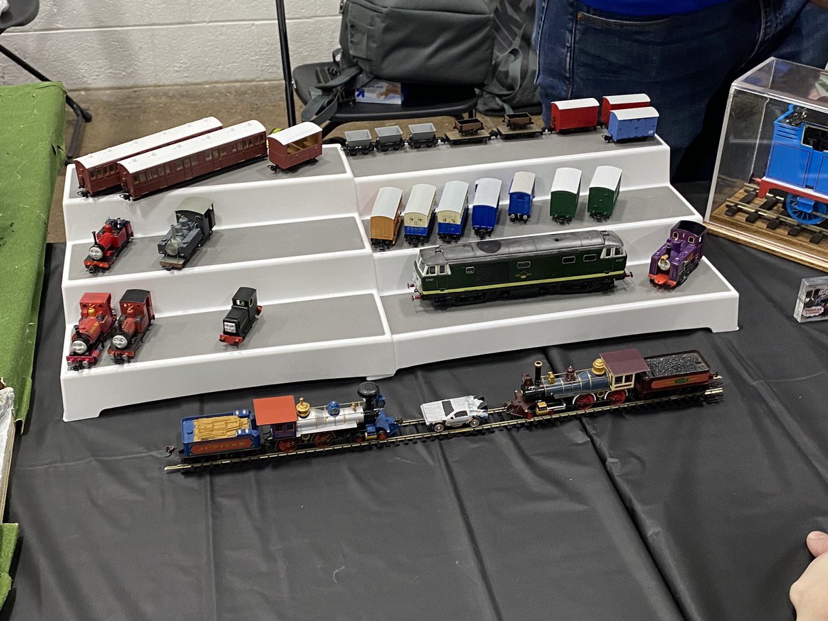 Andrew on Twitter "DONT COME IT SMELLS LIKE WEED"