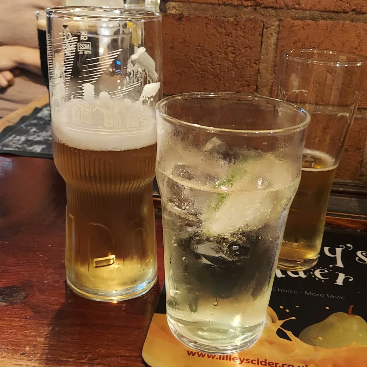 coombes_angie's tweet photo. At #TheTaps #Lytham early doors before dinner at home with @Tony_Ginger https://t.co/JUI4AfaXUJ