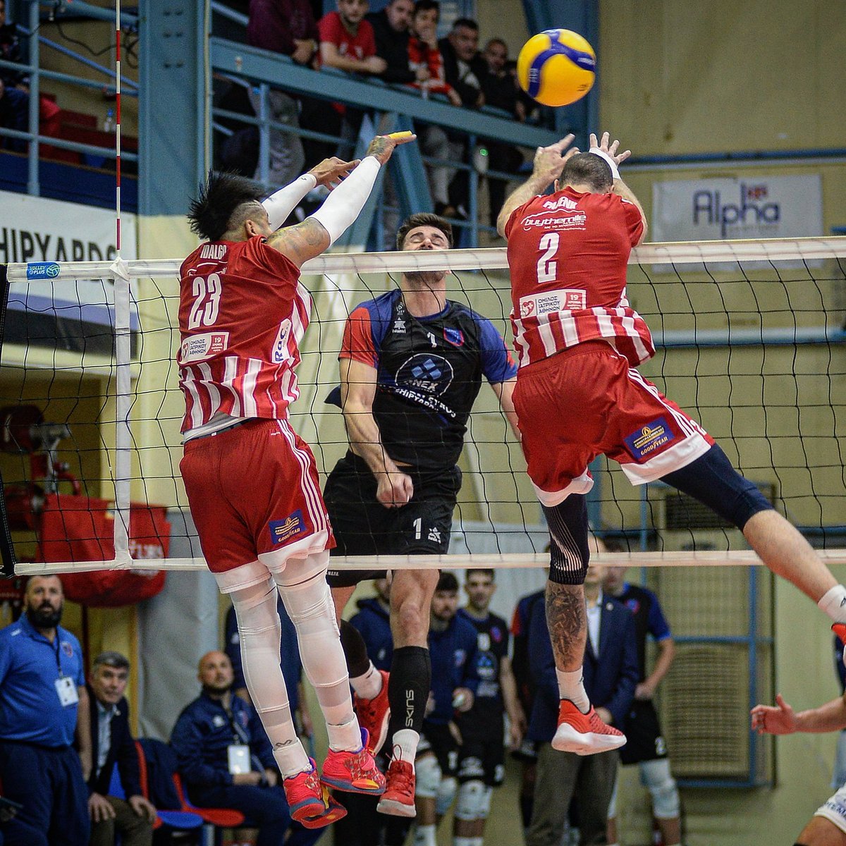 fostonsport's tweet image. ⚠️🏐ΜΕ ΑΝΑΤΡΟΠΗ ΣΤΗΝ ΑΝΑΤΡΟΠΗ ΣΤΗ ΣΥΡΟ‼️

🔵0-1🔴
🔵1-1🔴
🔵2-1🔴
🔵2-2🔴
🔵2-3🔴

#Olympiacos #OlympiacosSFP #volleyleague