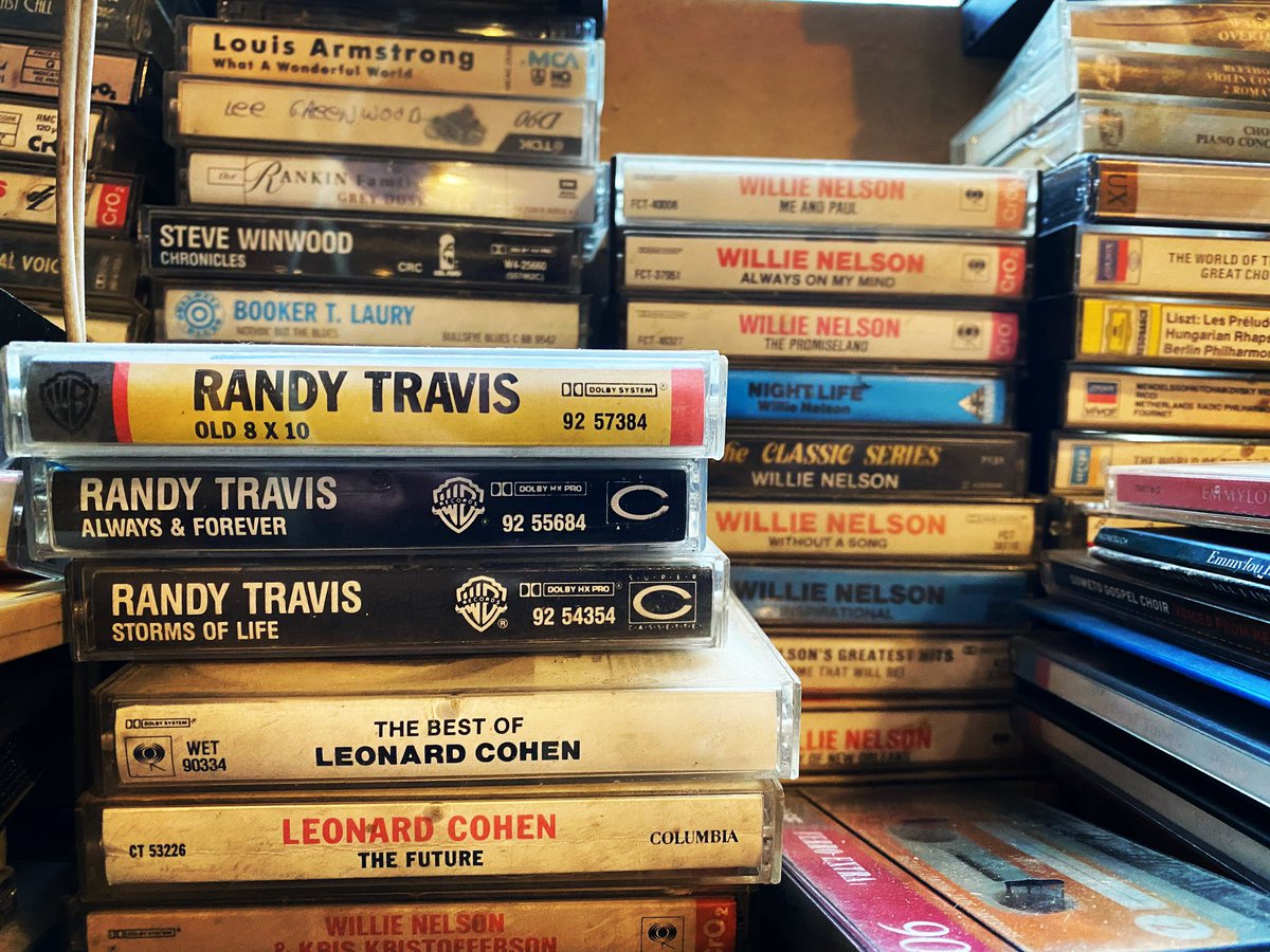 I knew I was in exactly the right place for a Saturday art lesson! <a href="/AVRCE_NS/">Annapolis Valley Regional Centre for Education</a> <a href="/WillieNelson/">Willie Nelson</a> <a href="/randytravis/">Randy Travis</a> ❤️❤️