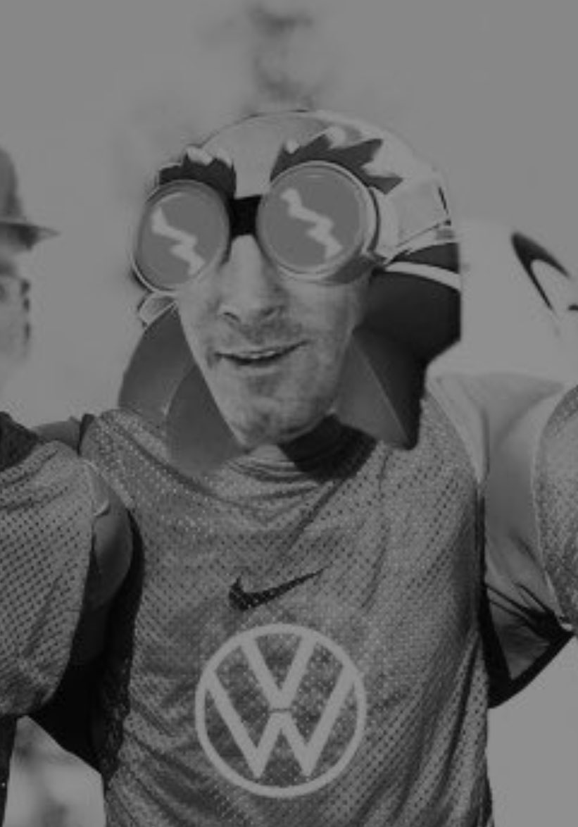 petaininho's tweet image. Le VfL Polfsburg tiens à remercier énormément @LfamosoMaxou pour tout ce qu’il a accompli au club. Il était l’un des premier à monter dans le train vert et nous le remercions pour sa confiance. Il rejoindra @RcPens lors du mercato contre la somme de 60M.    💚🤍