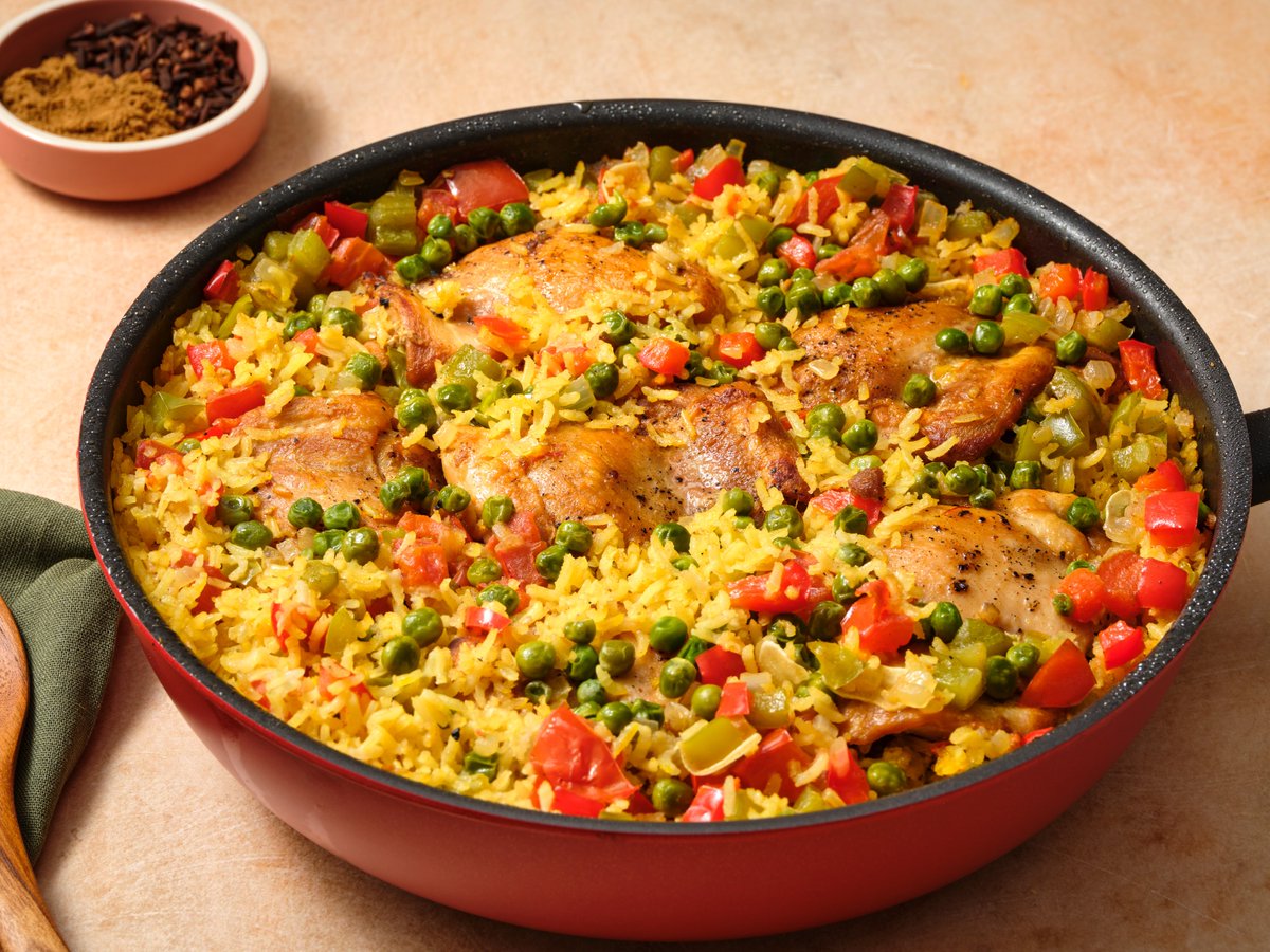 PatiJinich's tweet photo. The beer added to this Arroz Borracho, or drunken rice, from Yucatán cooks off leaving a slight acidity to balance the starchiness of the rice. With the addition of chicken, it is a satisfying one-pot meal. https://t.co/WYNFDTha8E @MahatmaRiceUSA https://t.co/i2hP9J5gpx