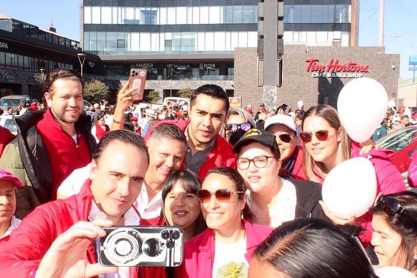 desertique's tweet photo. Con nuestro amigo @manolojim, precandidato a gobernador de Coahuila. Hoy tocó con el team turismo.

#ManoloGobernador 🟢⚪️🔴 https://t.co/LTz96zJwUr