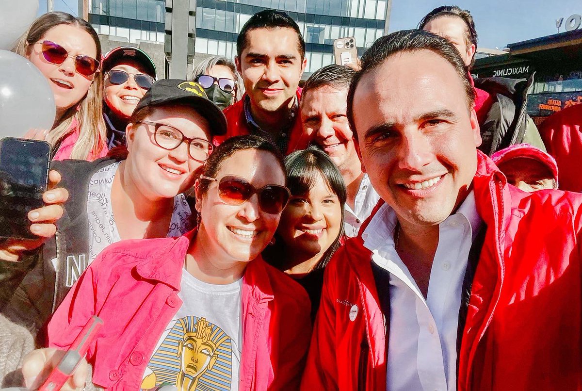 desertique's tweet photo. Con nuestro amigo @manolojim, precandidato a gobernador de Coahuila. Hoy tocó con el team turismo.

#ManoloGobernador 🟢⚪️🔴 https://t.co/LTz96zJwUr