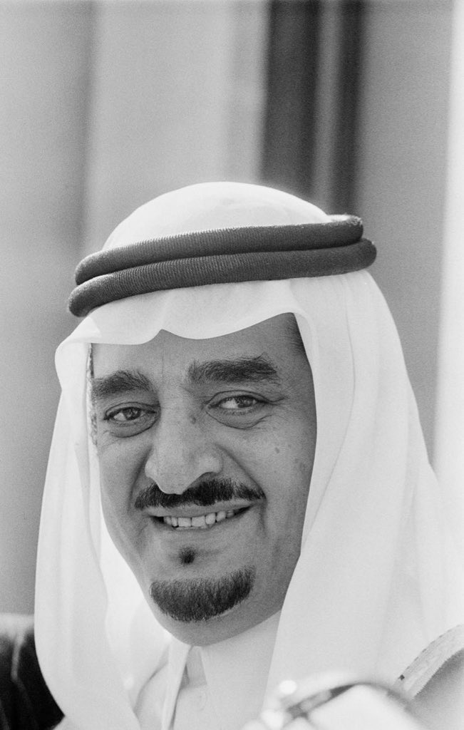 KsaPast88's tweet photo. "لم نعتدي على أحد أبدًا ولكننا لا نفرط في شبر واحد من أراضينا المقدسة ولو متنا جميعًا"

#الملك_فهد رحمه الله. https://t.co/SSFoWxEPx1