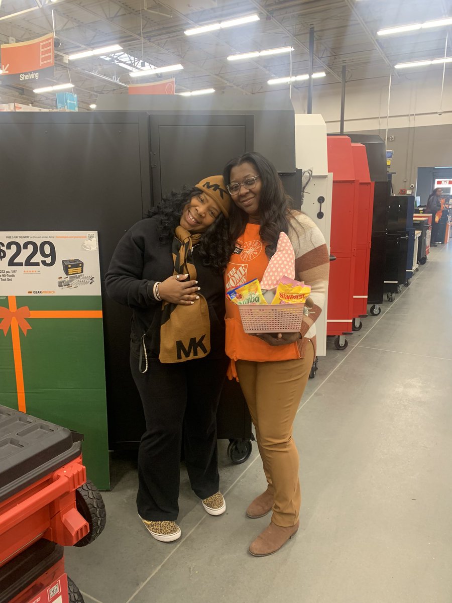Pay IT Forward! I surprised one of my mentors at the Picayune store Ashley newly promoted ASM !!! Thank you for always motivating and pushing me even when I did not want to listen! Lol 😂